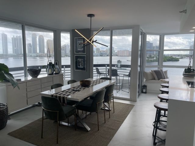 Sala de estar Mystic Pointe #715