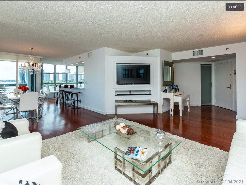 Cocina y living Mystic Pointe #718